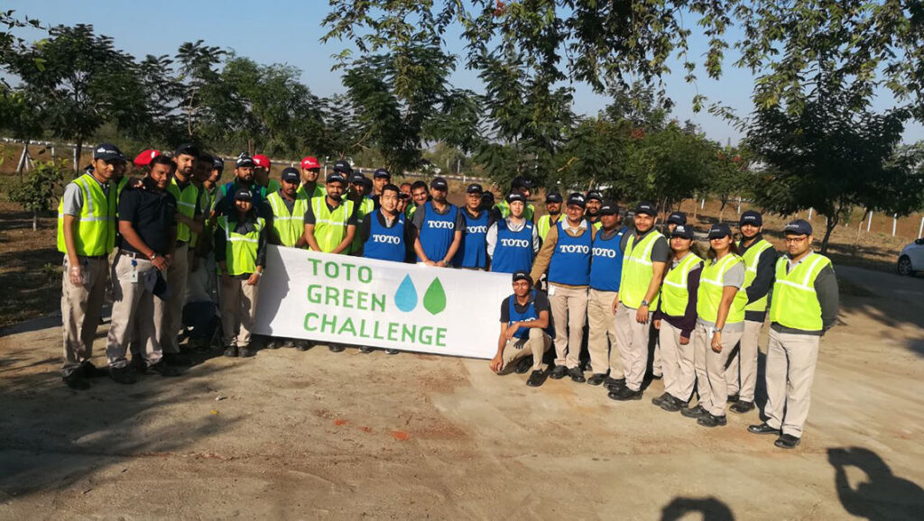 201712280207051 The Management and the TOTO staff at Halol Gujarat held another Corporate Social Responsibility (CSR) activity on 27th Dec 2017, at the Fatehpuri Village Temple where the cleaning and Plantation activity was done.